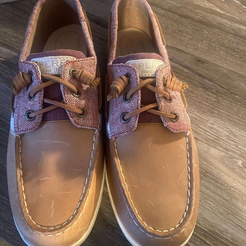 Women’s 10 sperrys